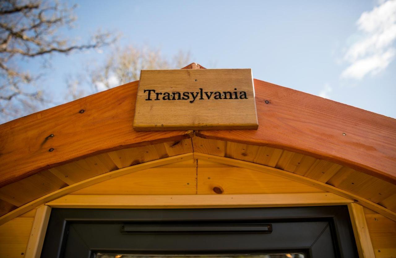Highland & Transylvania Glamping Pods Roybridge Exterior photo